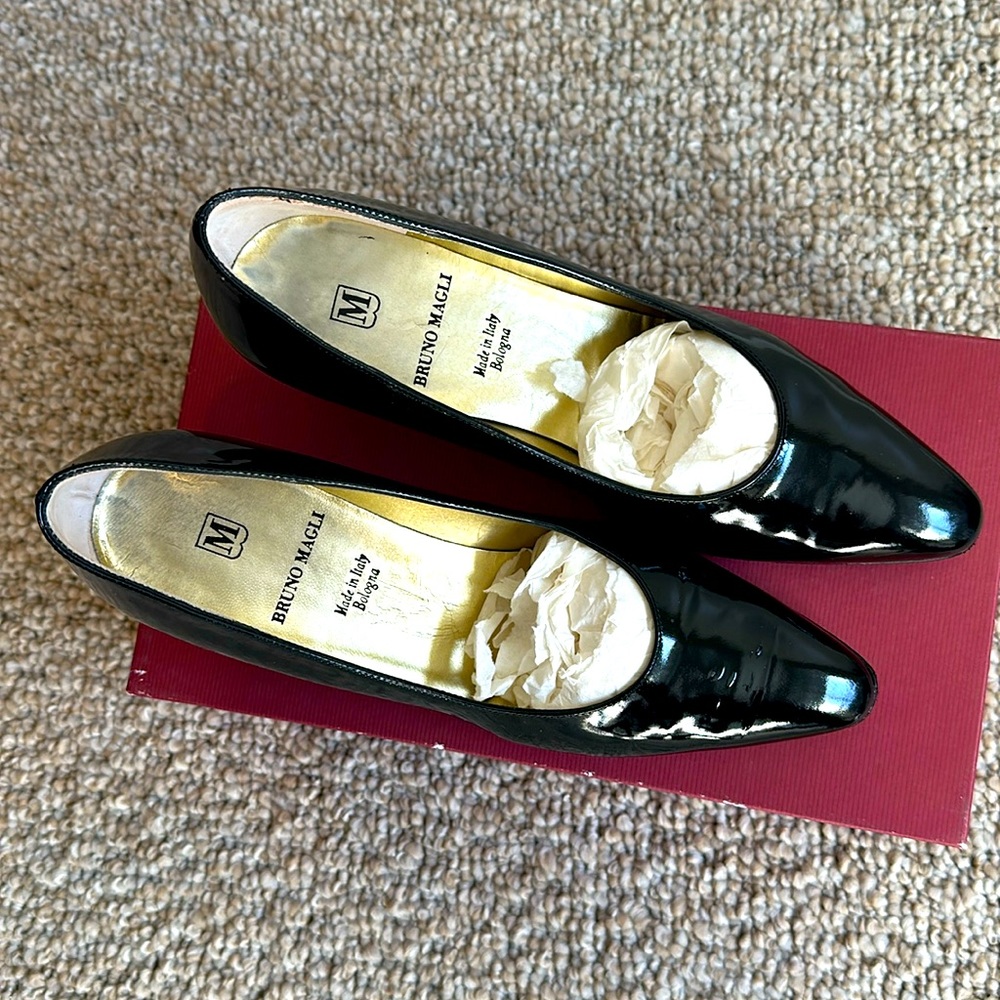 ❌SOLD❌BRUNO MAGLI black patent leather pumps